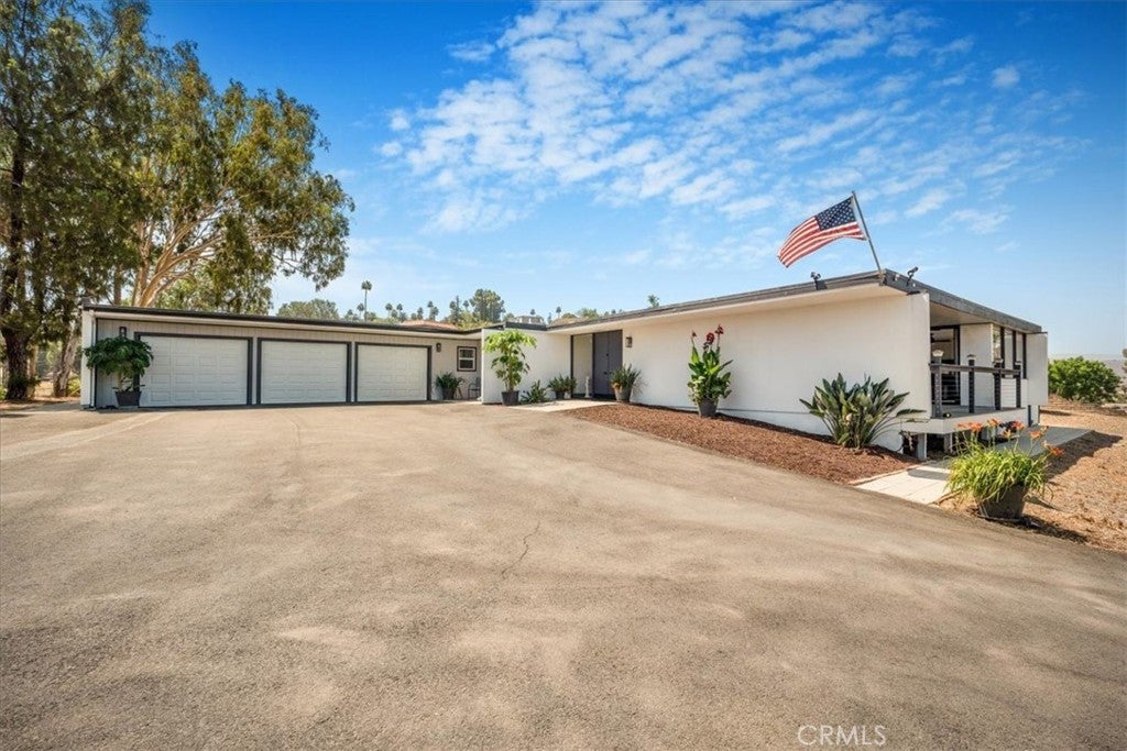 Photo of Listing #IV25192885