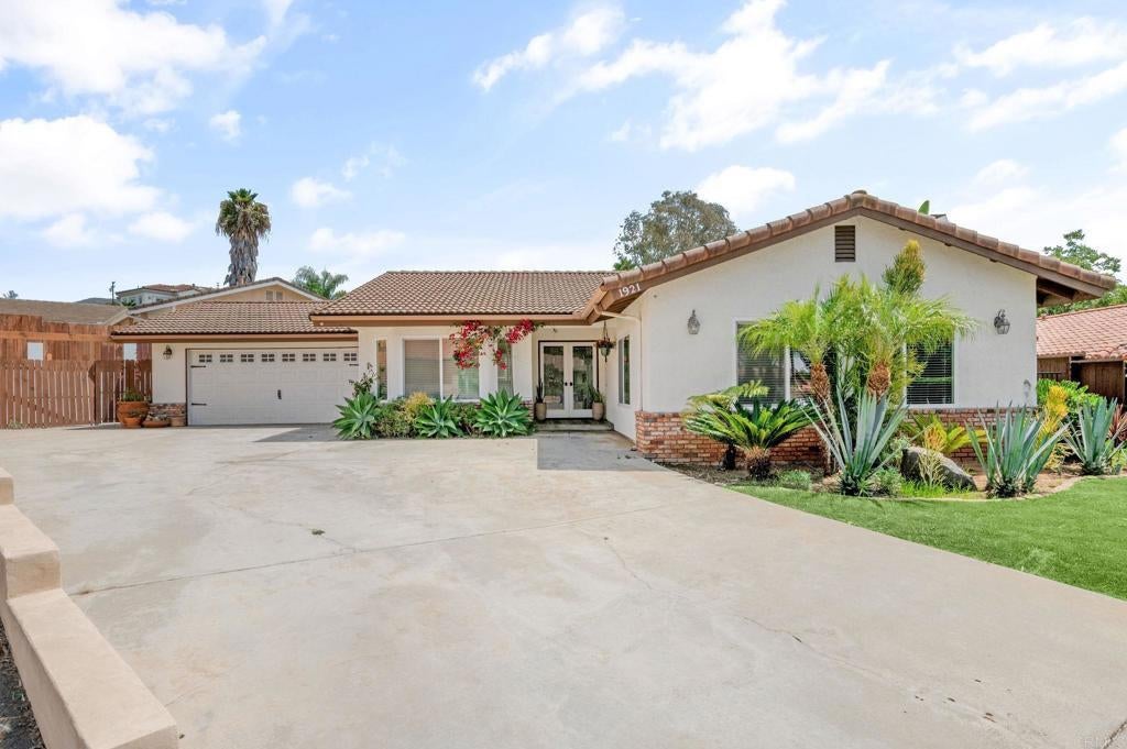 Photo of Listing #PTP2506555