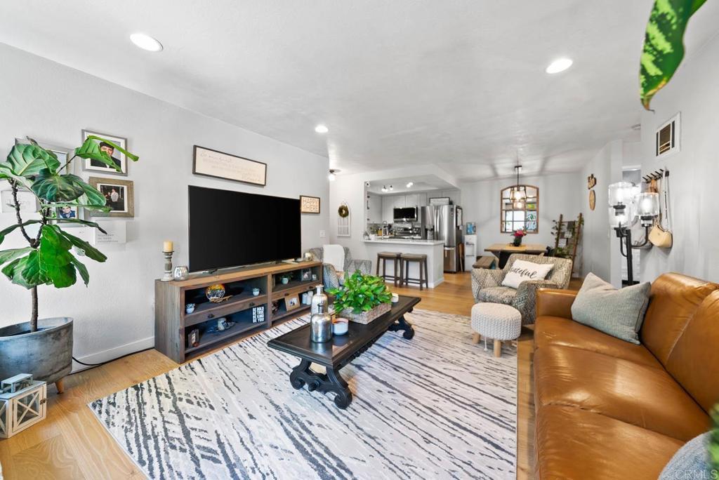 Photo of Listing #PTP2506564