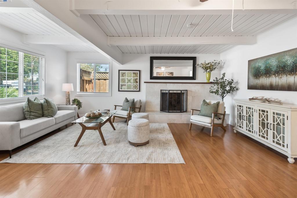 Photo of Listing #41109643