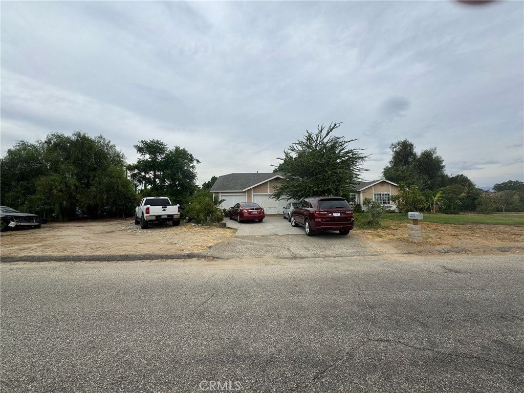 Photo of Listing #IV25194966