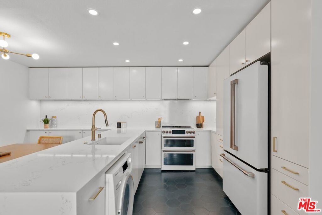 Photo of Listing #25583679