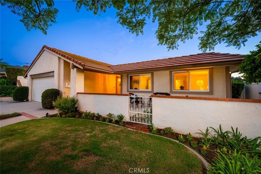 Photo of Listing #OC25195383