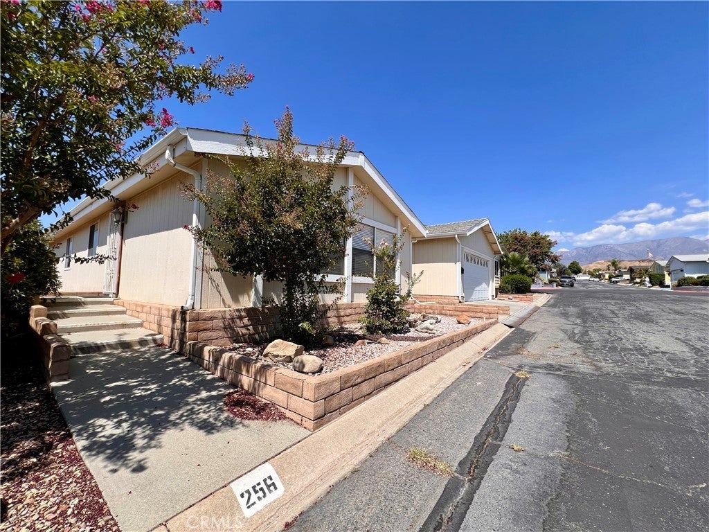 Photo of Listing #IV25195445