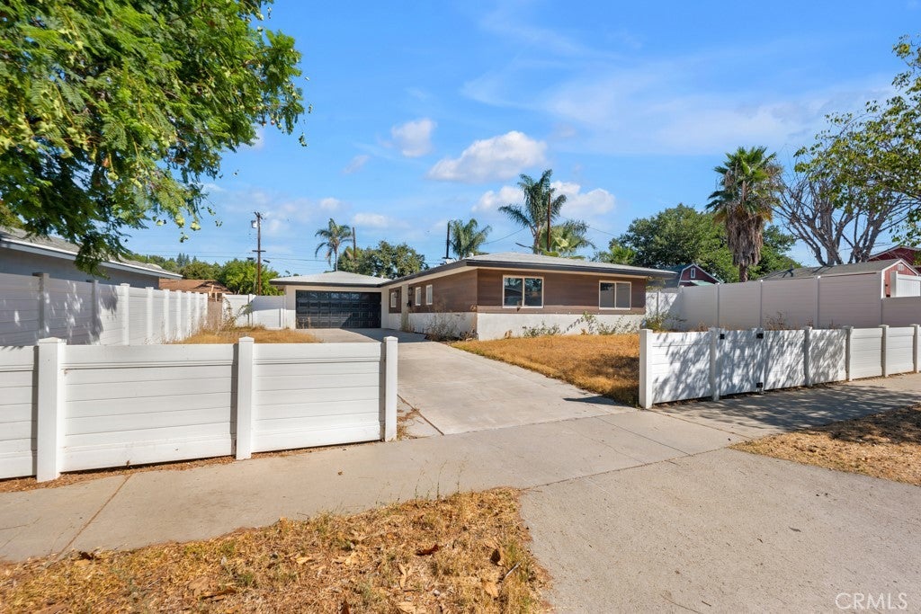 Photo of Listing #SR25195956