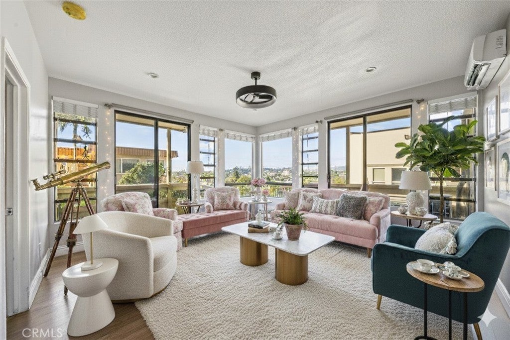 Photo of Listing #SB25195735