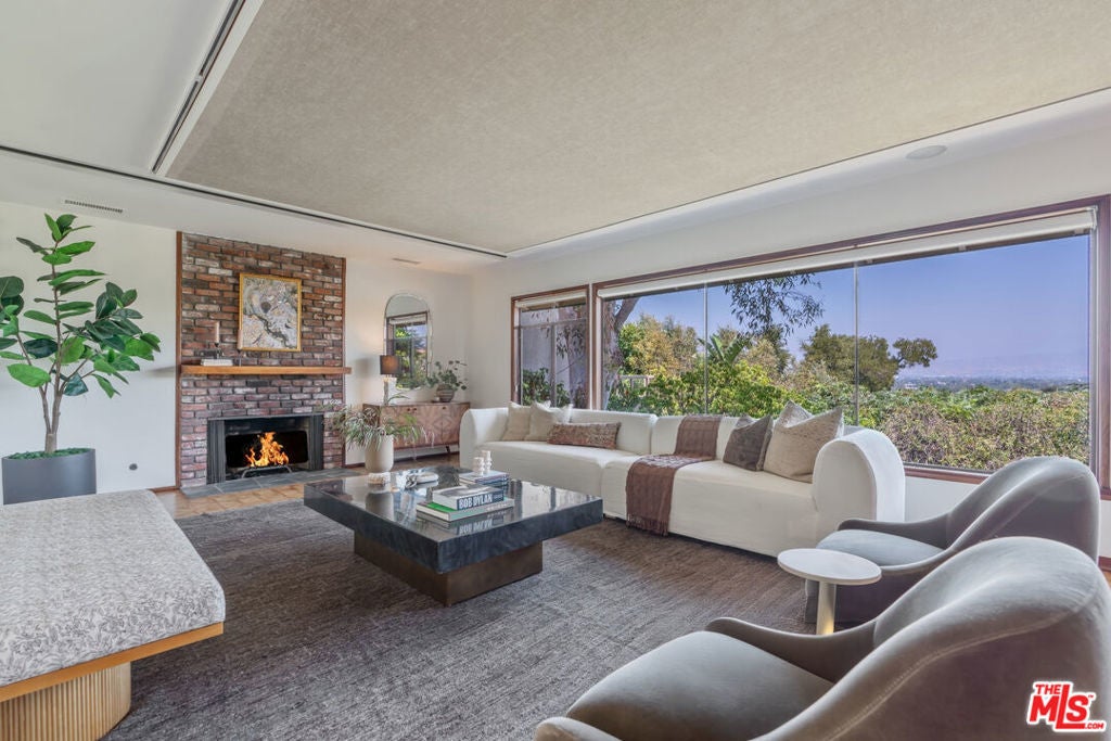 Photo of Listing #25585407