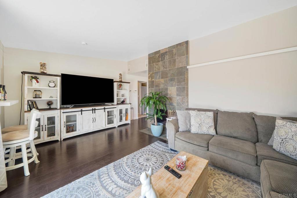 Photo of Listing #PTP2506663