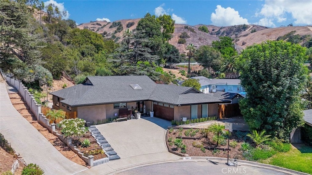 Photo of Listing #DW25184148