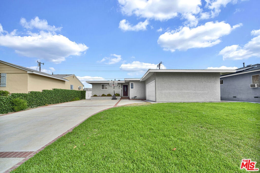 Photo of Listing #25585735