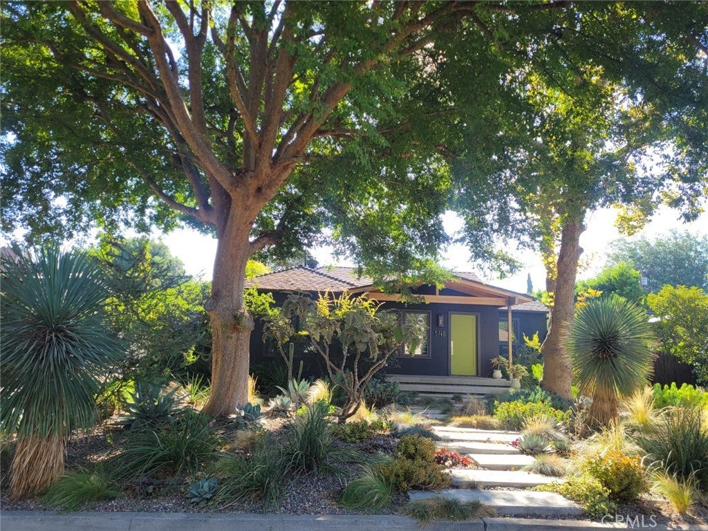 Photo of Listing #SR25196417