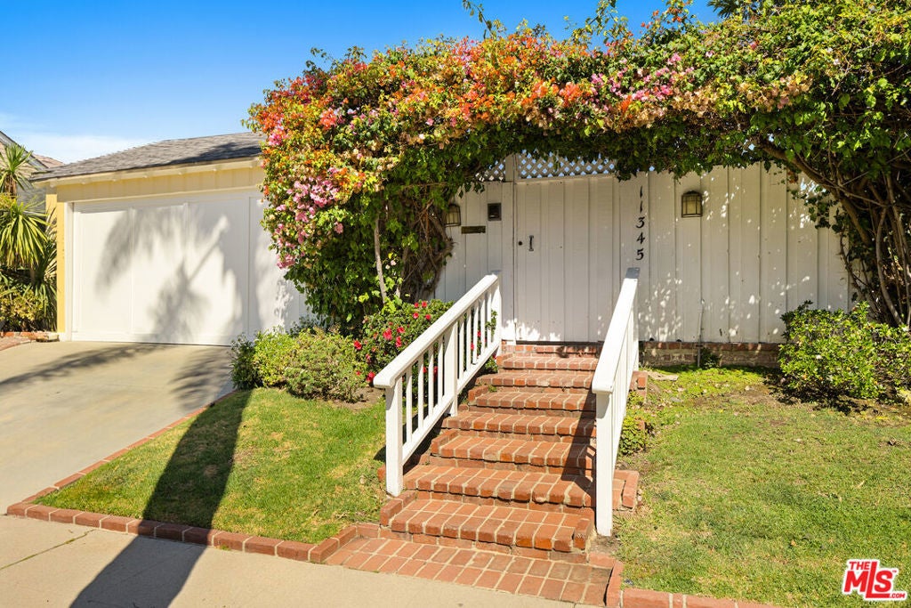 Photo of Listing #25584903