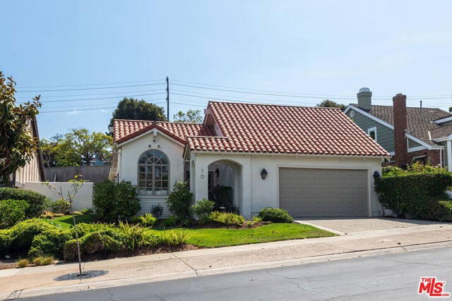 10 Village Circle, Manhattan Beach.