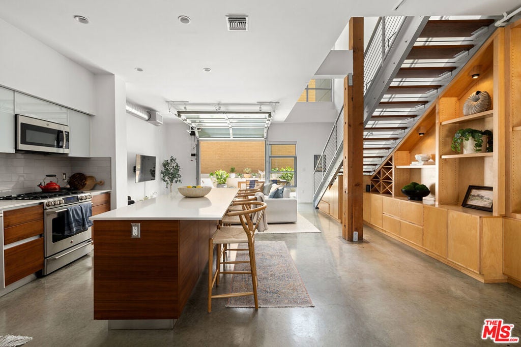 Photo of Listing #25573953