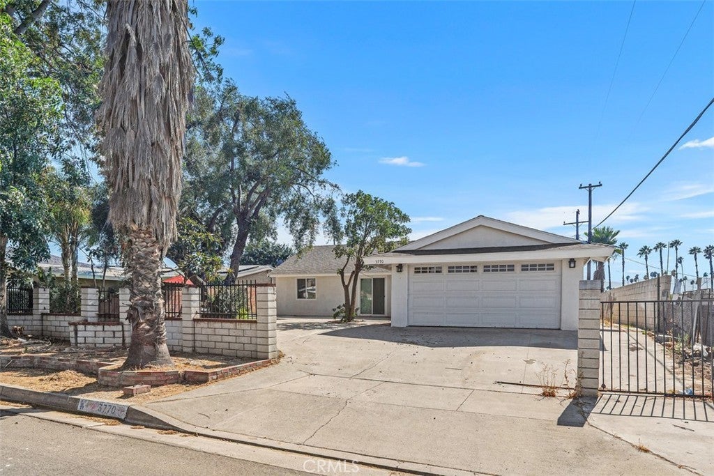 Photo of Listing #IV25197958