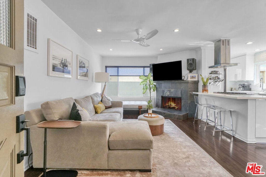 Photo of Listing #25585859