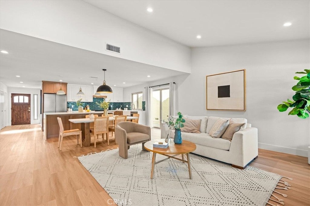 Photo of Listing #OC25195889