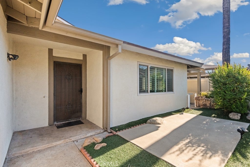 Photo of Listing #IV25197095