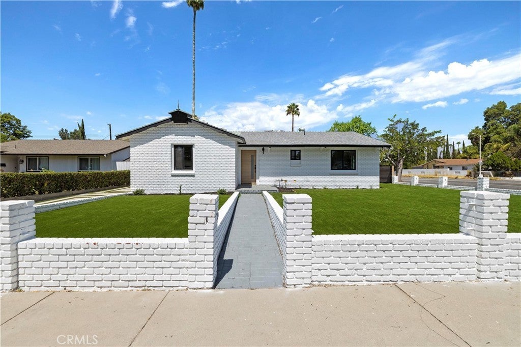 Photo of Listing #SR25198198