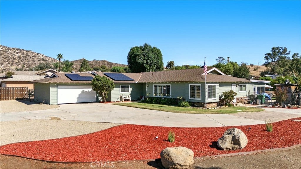 Photo of Listing #IV25198477