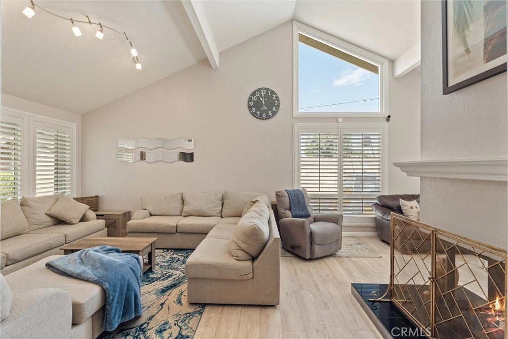 Photo of Listing #PW25191667