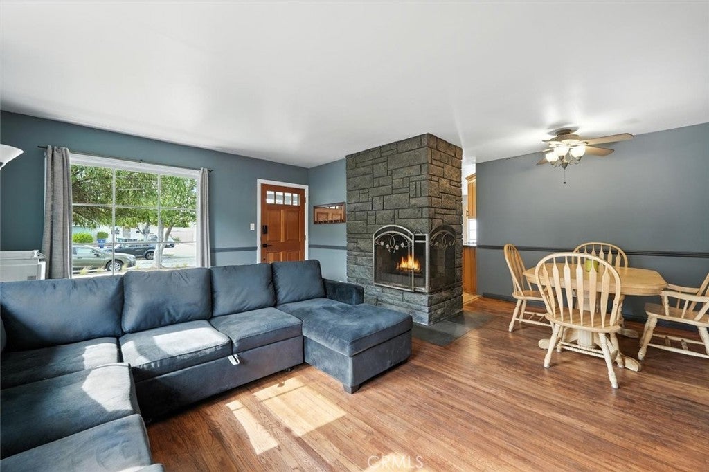 Photo of Listing #SB25198266