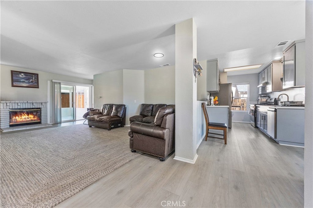 Photo of Listing #DW25198843