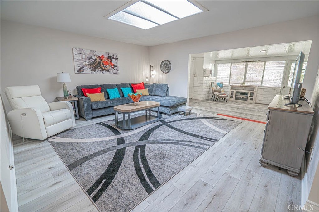 Photo of Listing #SR25189737