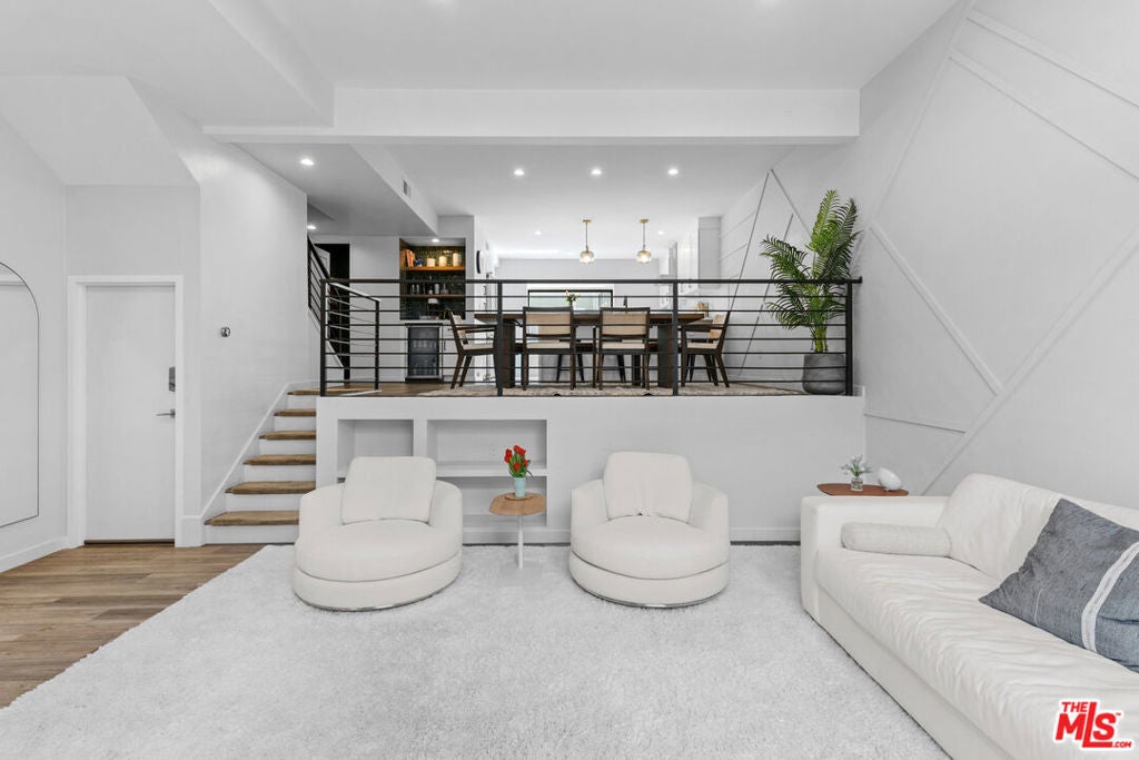 Photo of Listing #25587335