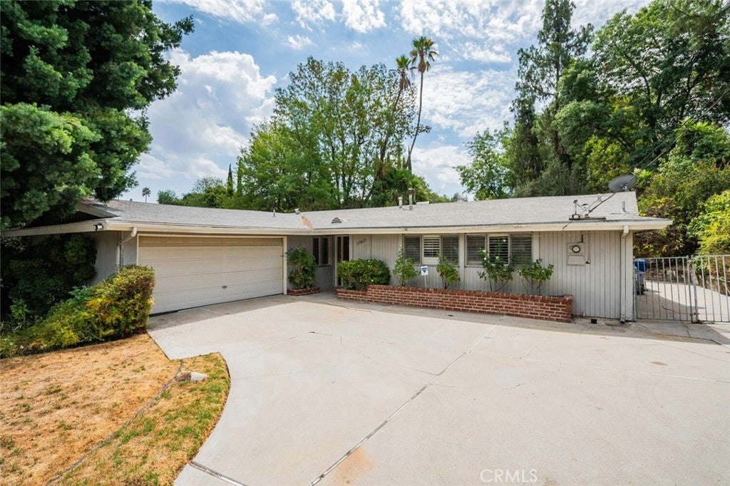 Photo of Listing #SR25197136