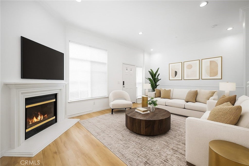 Photo of Listing #PW25199272