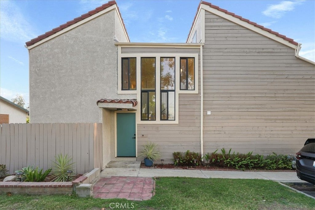 Photo of Listing #SR25199295