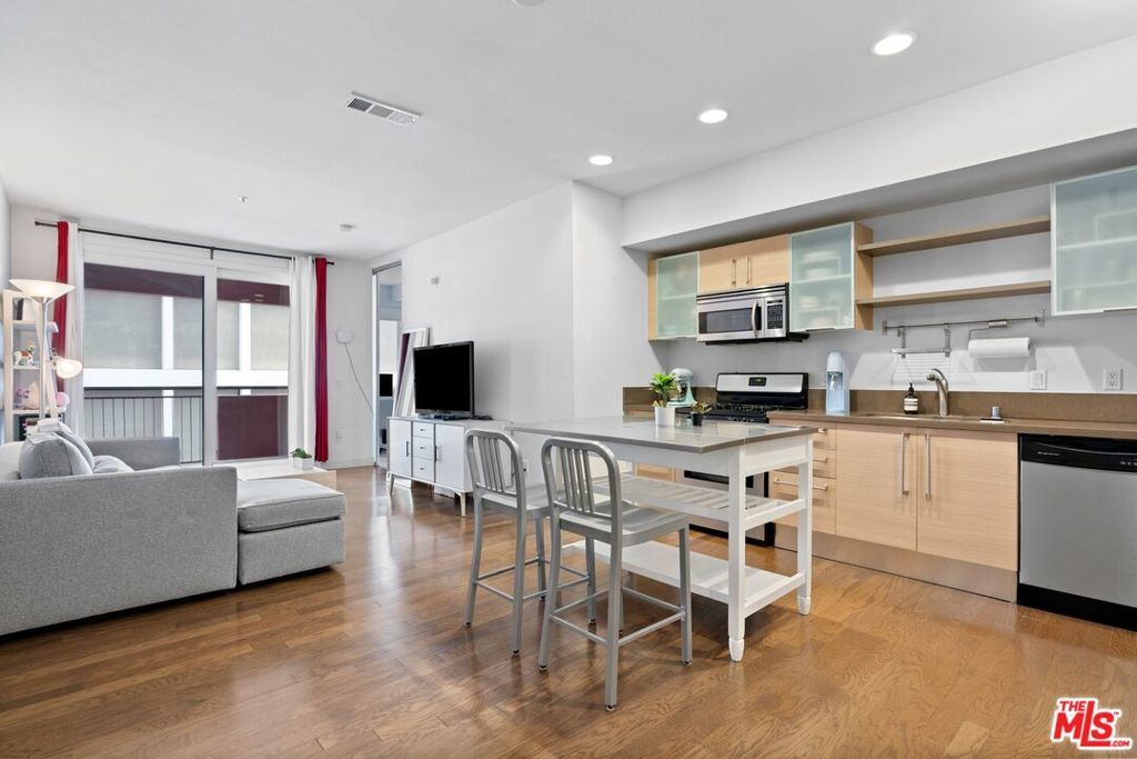 Photo of Listing #25587751