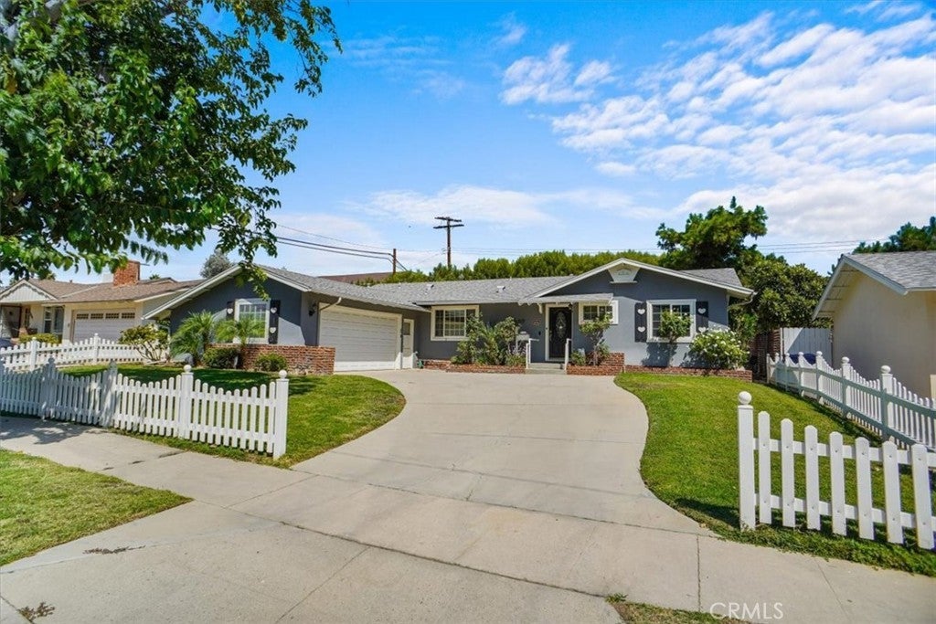 Photo of Listing #SR25199322