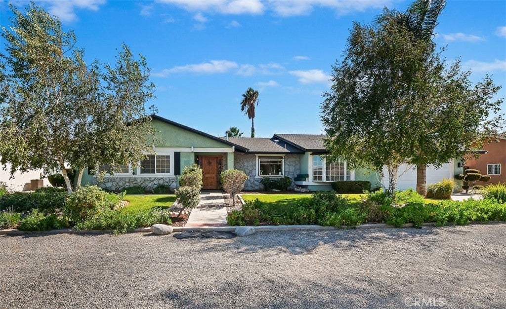 Photo of Listing #IV25197629