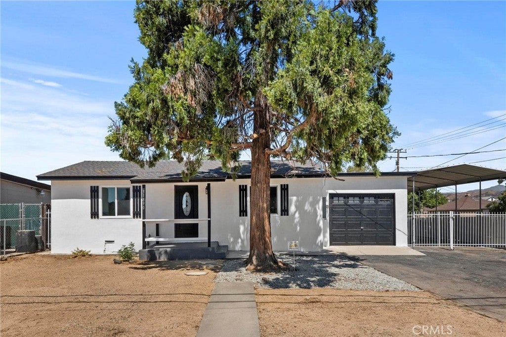 Photo of Listing #IV25198969