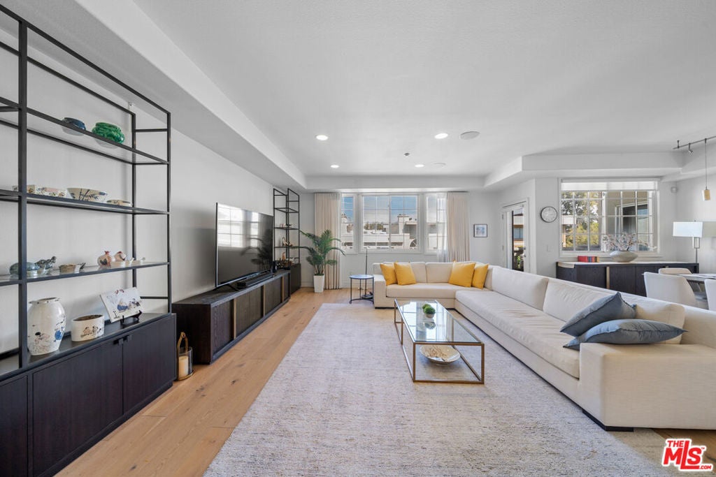 Photo of Listing #25544105