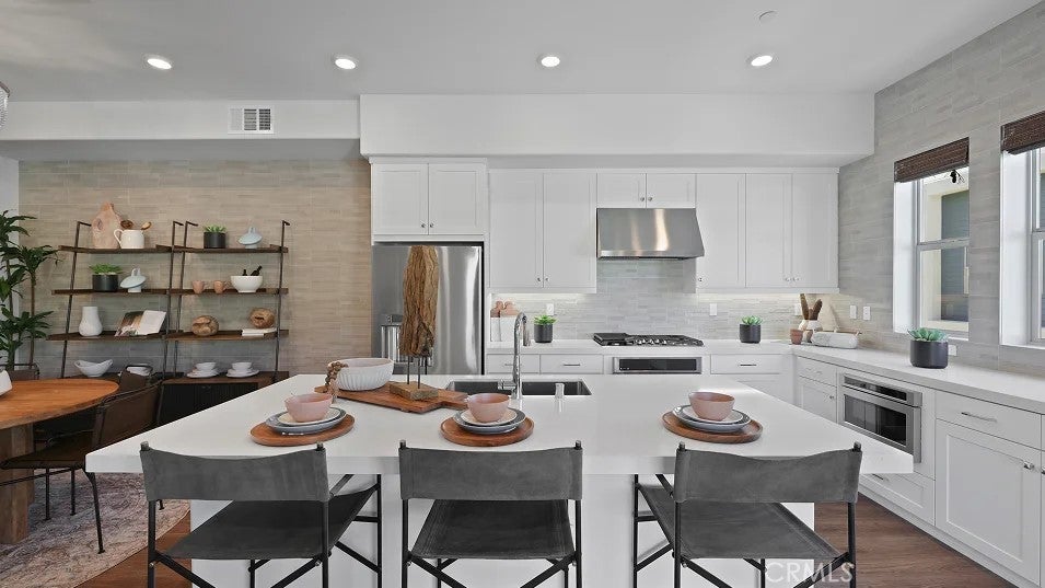 Photo of Listing #OC25200229