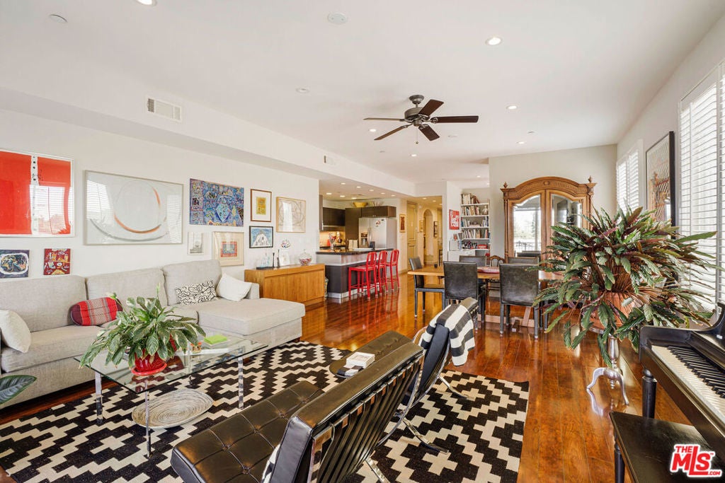 Photo of Listing #25588435