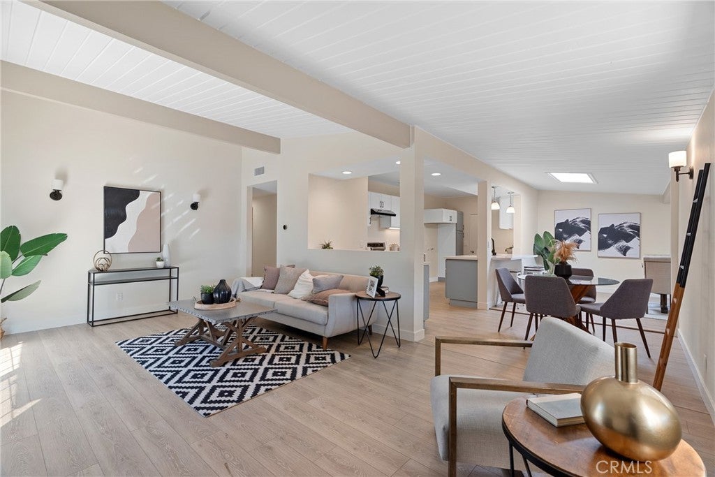 Photo of Listing #DW25201322