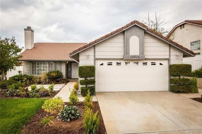 Photo of Listing #IV25201477