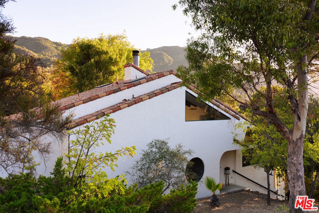 Photo of Listing #25588263