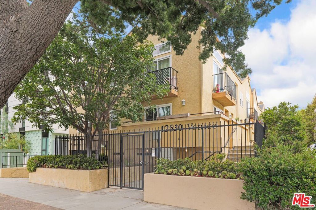 Photo of Listing #25589175