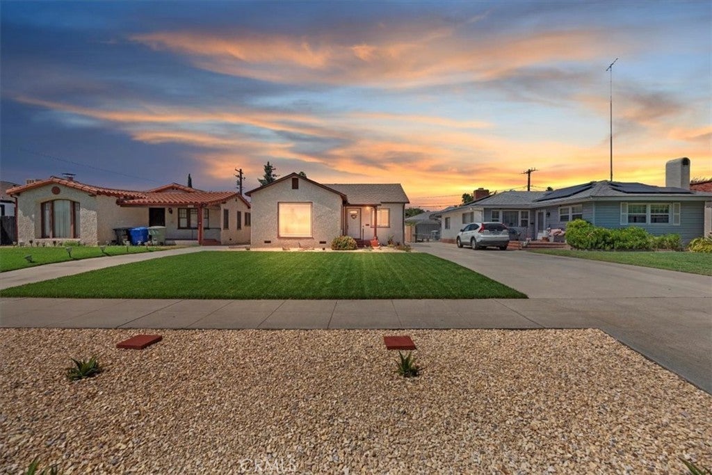 Photo of Listing #IV25202793