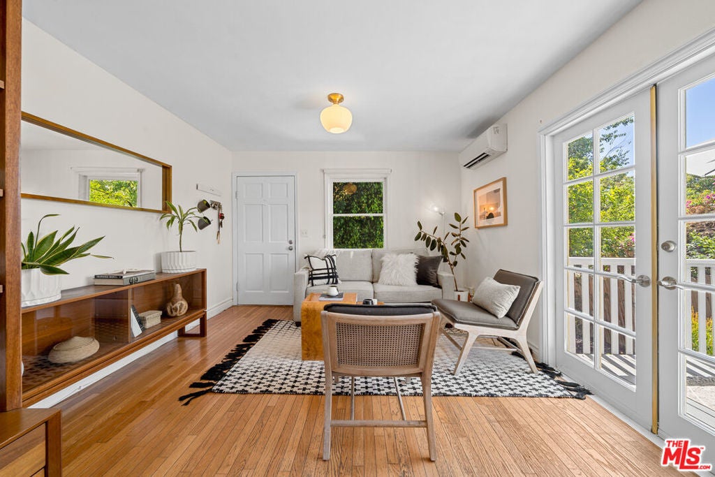 Photo of Listing #25589397