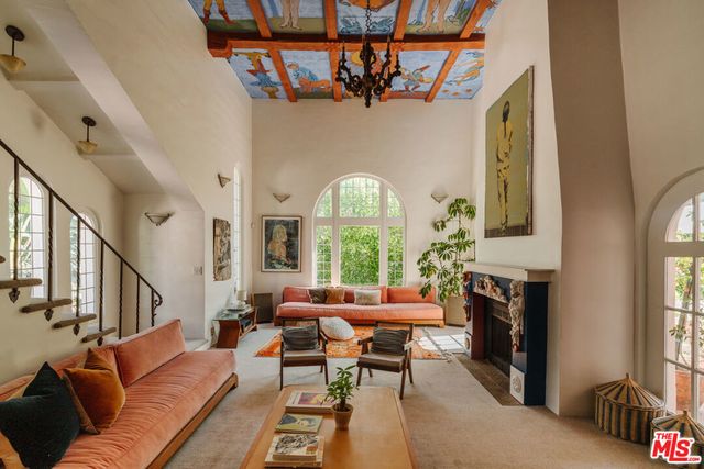5163 Franklin Avenue, Los Angeles