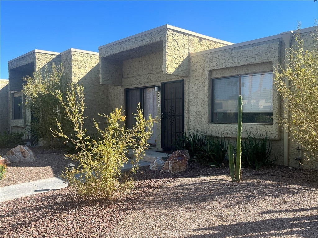 5723 Los Coyotes Drive, Palm Springs