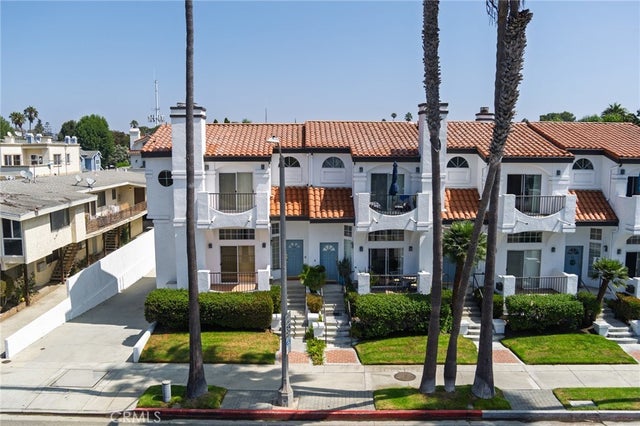 200 N Catalina Avenue F, Redondo Beach.