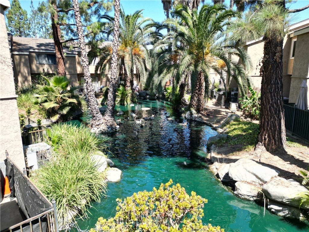 Photo of Listing #IV25207926