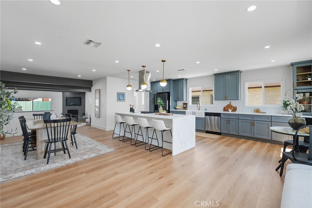 Photo of Listing #SB25204085